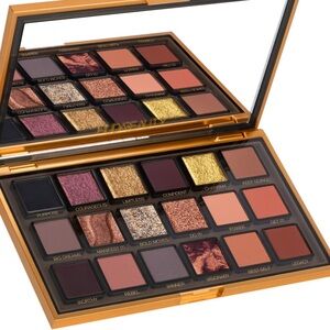 Huda Beauty Empower(Ed) Eyeshadow Palette gorgeous highly pigmented multi-finish